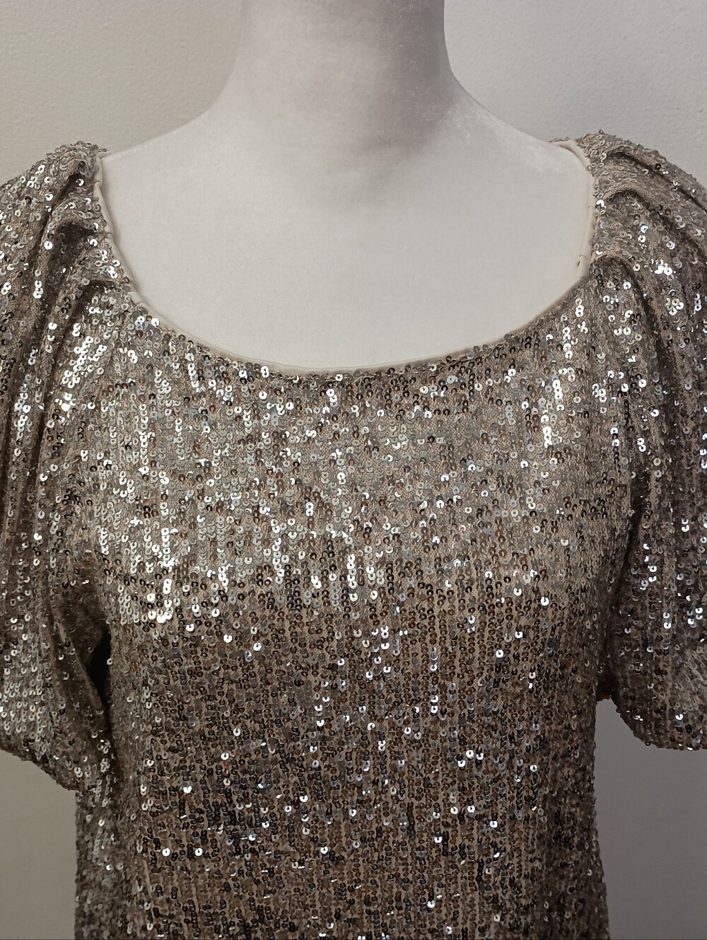 NWT Fancy Silver Sequin Puff-Sleeve Women’s Cable & Gauge Top Medium - Picture 2 of 13